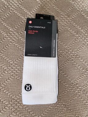 Lululemon men’s crew socks